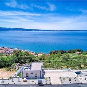 4-Bedroom Villa with heated pool and sea view, near Podstrana, sleeps 8